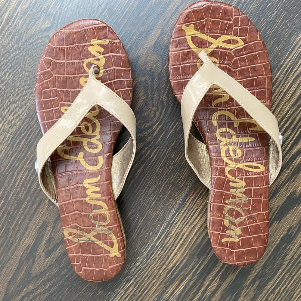 Sam Edelman bone colored patent leather strap flip flop